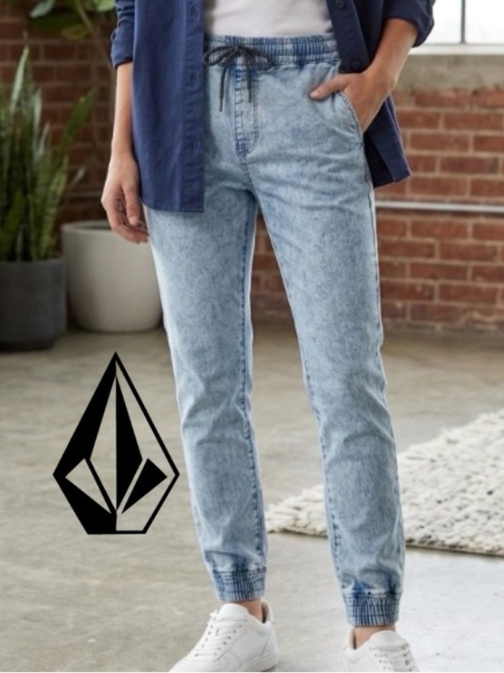♥️ Volcom Light Wash Jeans - Light Blue - Size S